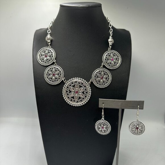 3/$30 Silver Tone Necklace Earring Set Medallion Disc Statement Jewelry - Picture 1 of 9